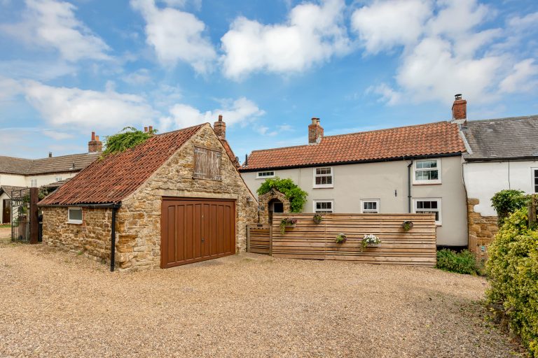 Main Street, Holwell